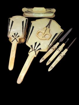 Vintage'owy zestaw toaletowy Art Deco z lustrem - celuloid lata 30.
